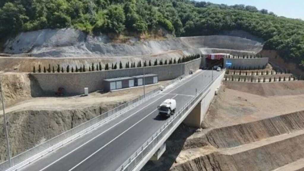 Bakan Uraloğlu: 60 dakikalık yol yarım saate düştü
