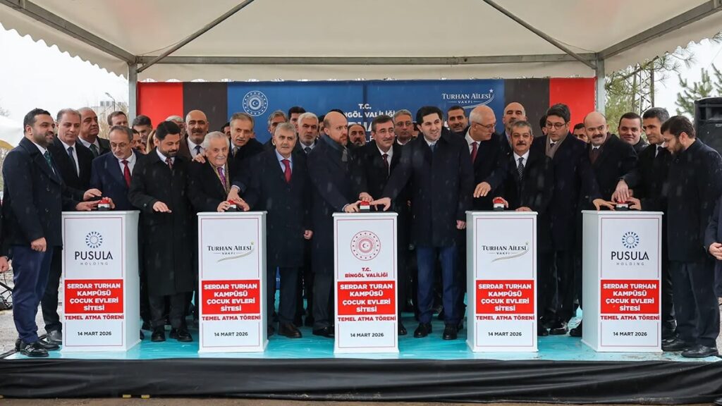 Pusulacı, devlet erkanıyla temel atmış